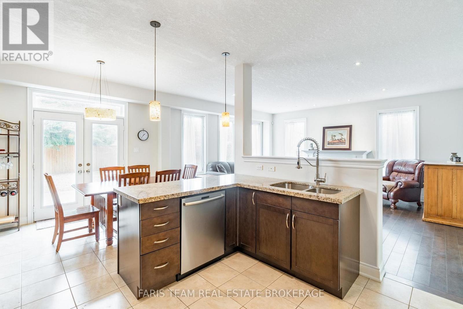 33 Auburn Court, Barrie, Ontario  L4N 6G9 - Photo 9 - S13005336