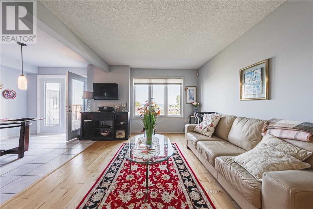 6 - 85 Edgewater Drive, Hamilton, Ontario  L8E 4Z2 - Photo 8 - X12433915