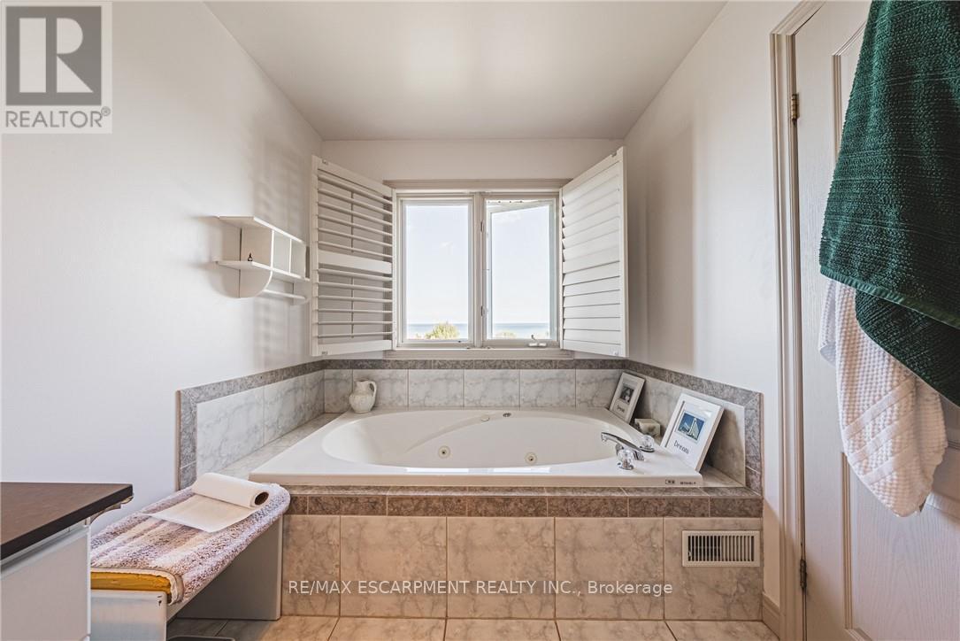 6 - 85 Edgewater Drive, Hamilton, Ontario  L8E 4Z2 - Photo 32 - X12433915