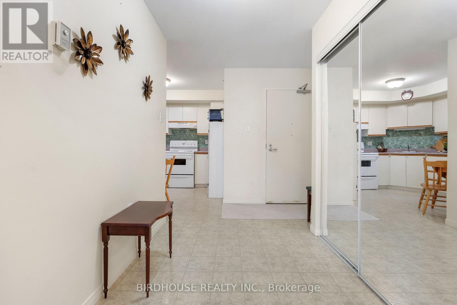 312 - 8 Huron Street, Kawartha Lakes, Ontario  K9V 6K3 - Photo 4 - X12642460