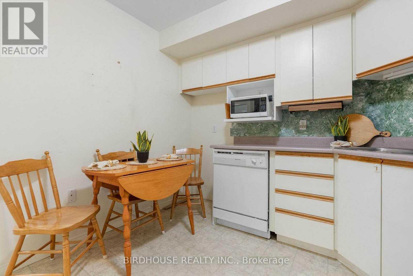 312 - 8 Huron Street, Kawartha Lakes, Ontario  K9V 6K3 - Photo 8 - X12642460