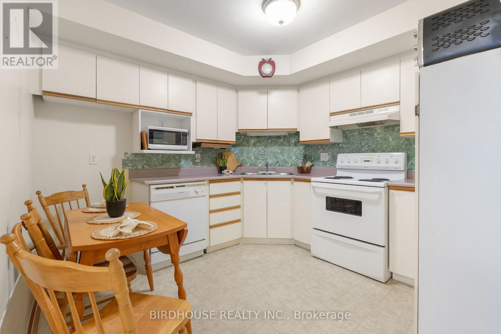 312 - 8 Huron Street, Kawartha Lakes, Ontario  K9V 6K3 - Photo 6 - X12642460