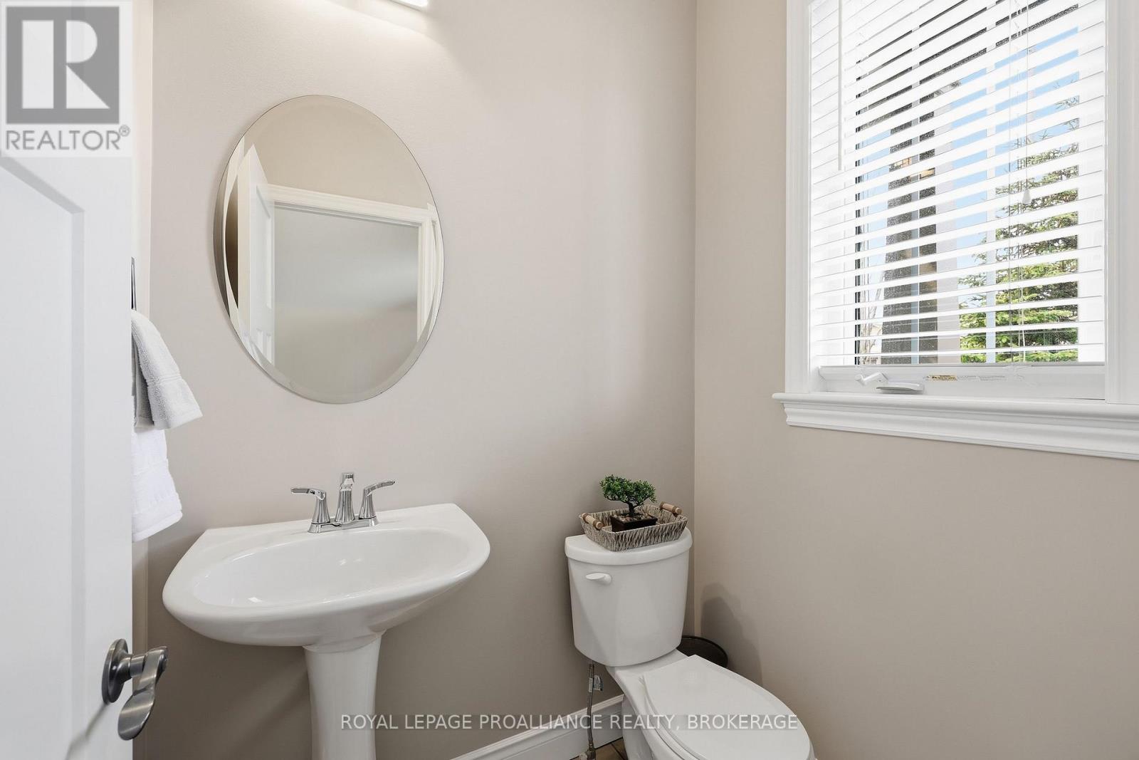 136 Simurda Court, Loyalist, Ontario  K7N 0A8 - Photo 16 - X13019402