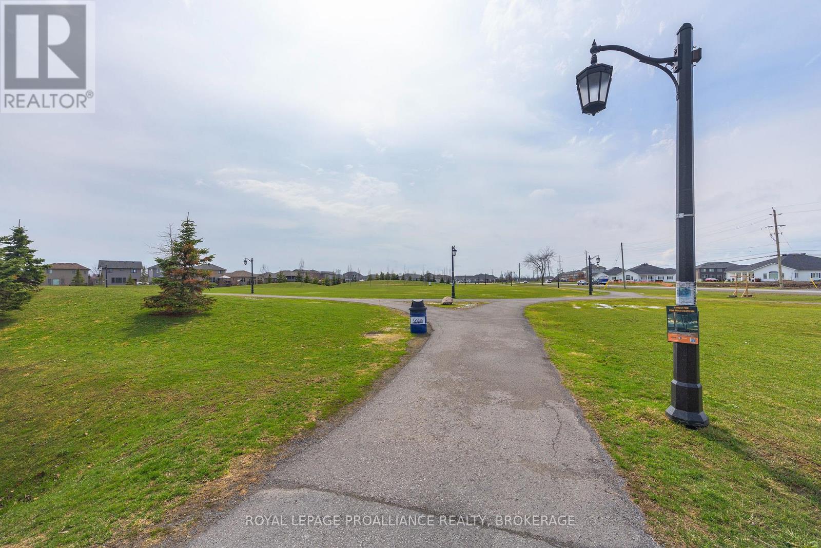 136 Simurda Court, Loyalist, Ontario  K7N 0A8 - Photo 12 - X13019402