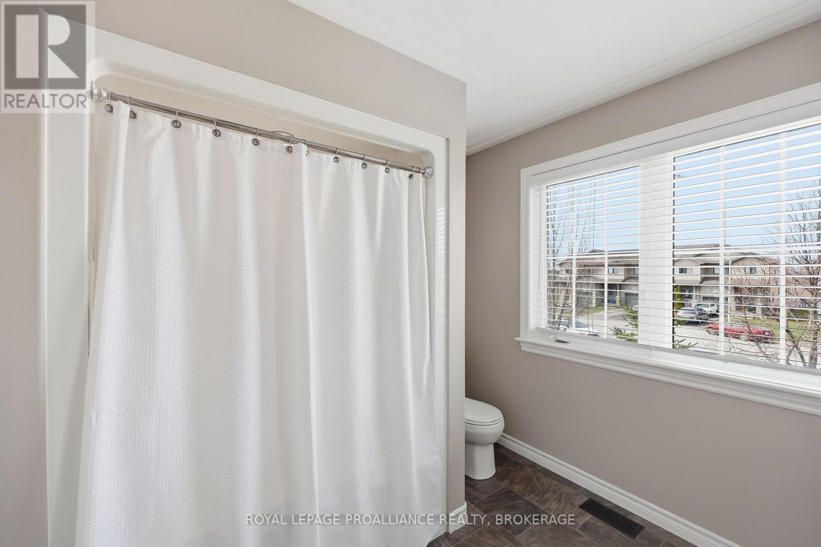 136 Simurda Court, Loyalist, Ontario  K7N 0A8 - Photo 33 - X13019402