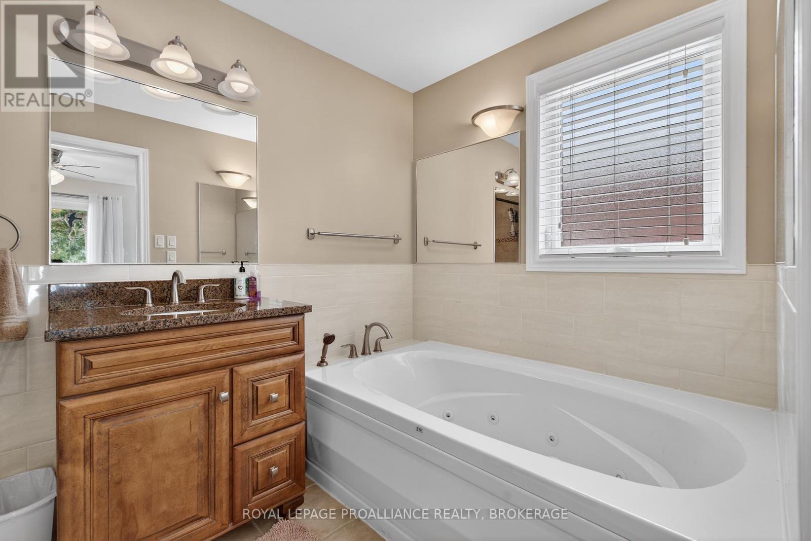 4909 Alex Mclean Lane, Frontenac, Ontario  K0H 1H0 - Photo 18 - X12972042