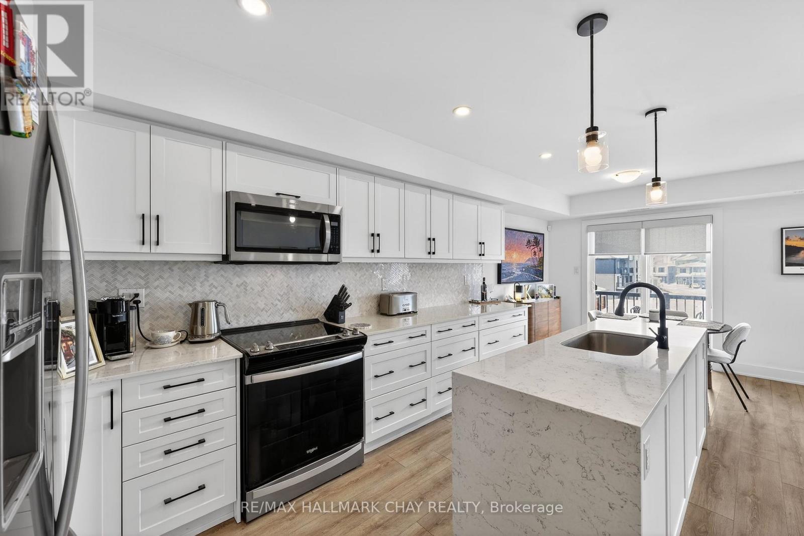 9 - 31 Pumpkin Corner Crescent, Barrie (Innis-Shore), Ontario  L9J 0C2 - Photo 2 - S13020714