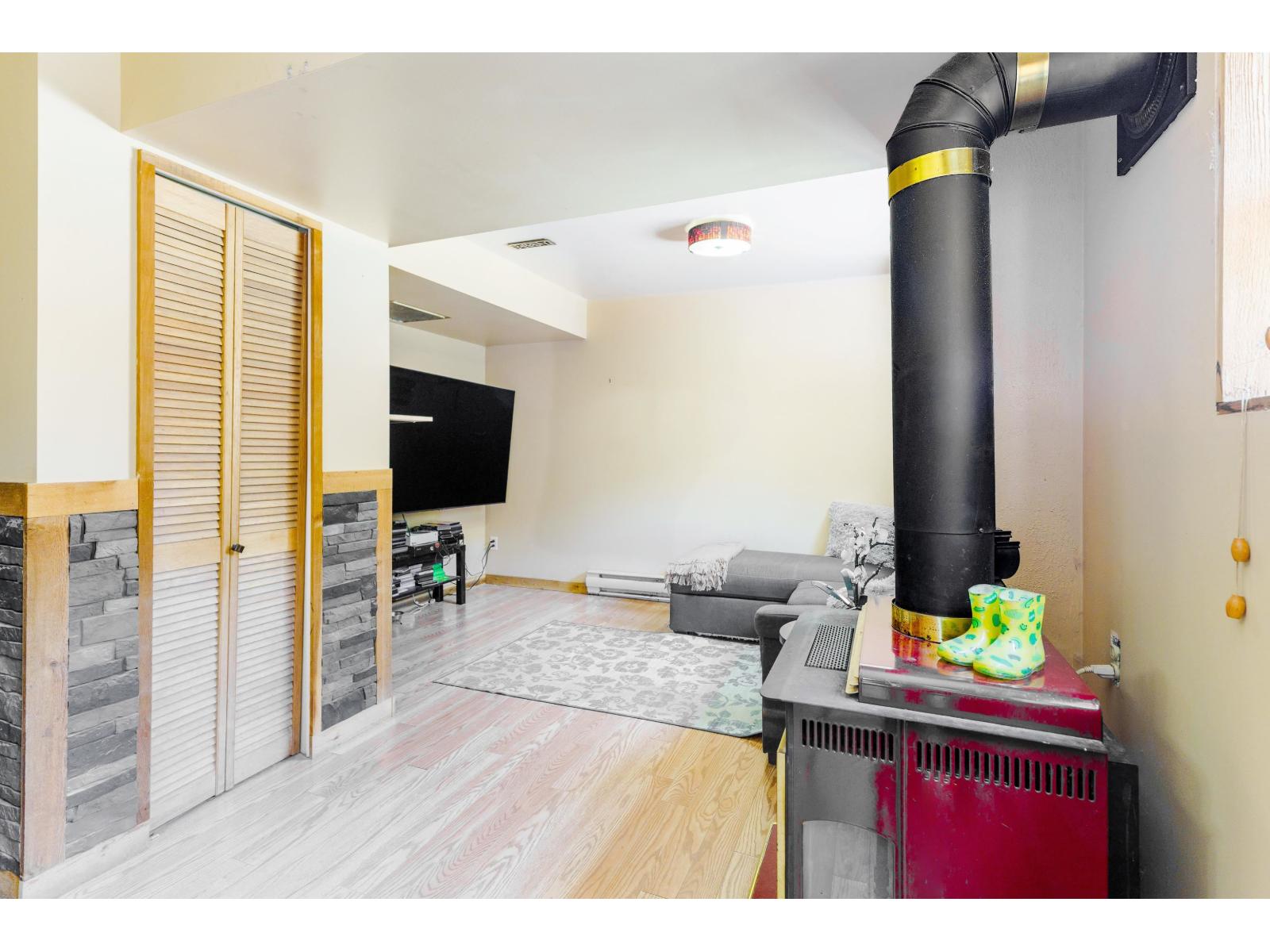 7655 Woodcock Crescent, Mission, British Columbia  V2V 4J8 - Photo 17 - R3111663