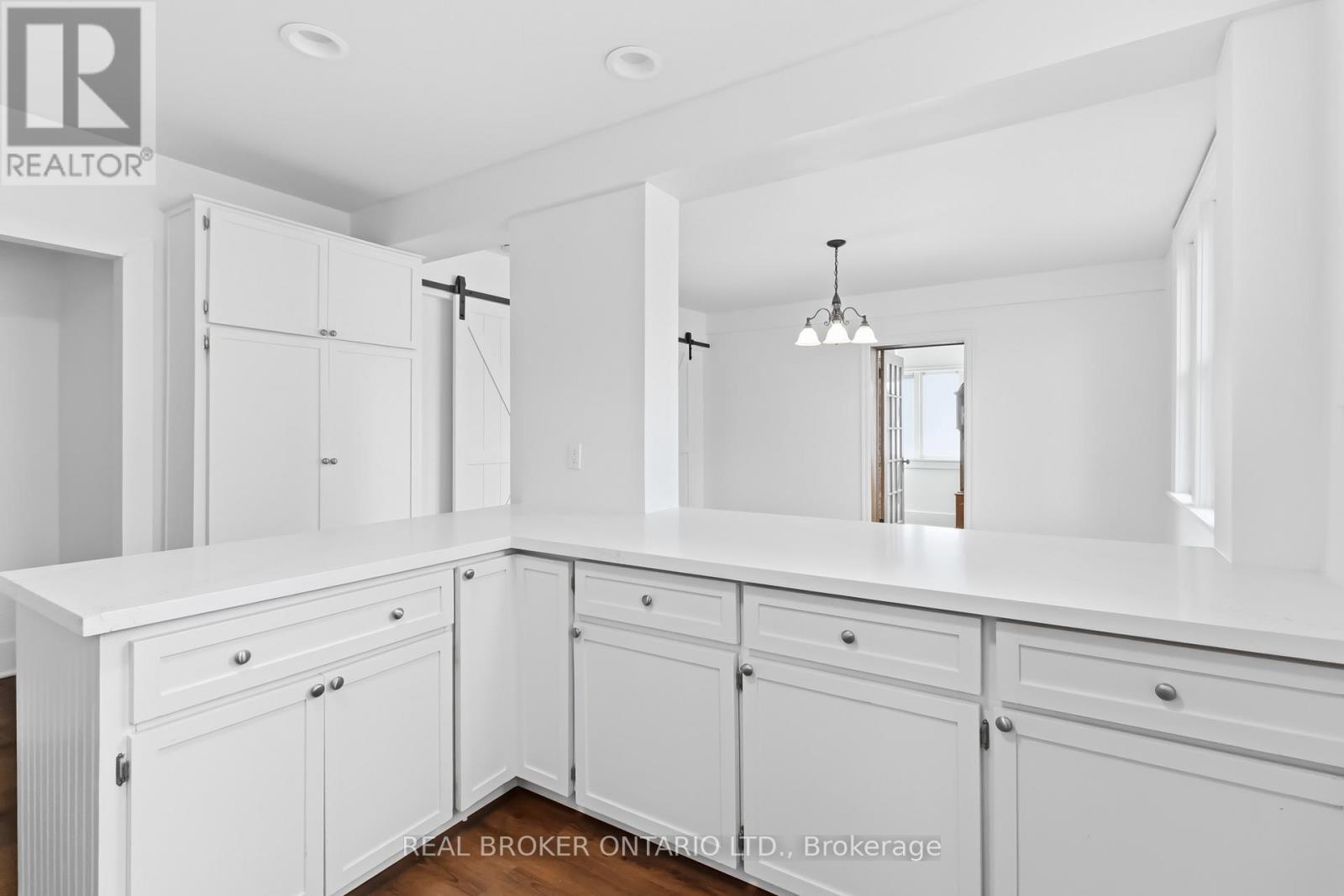 Main Level - 295 Plains Road W, Burlington, Ontario  L7T 1G1 - Photo 4 - W13020566