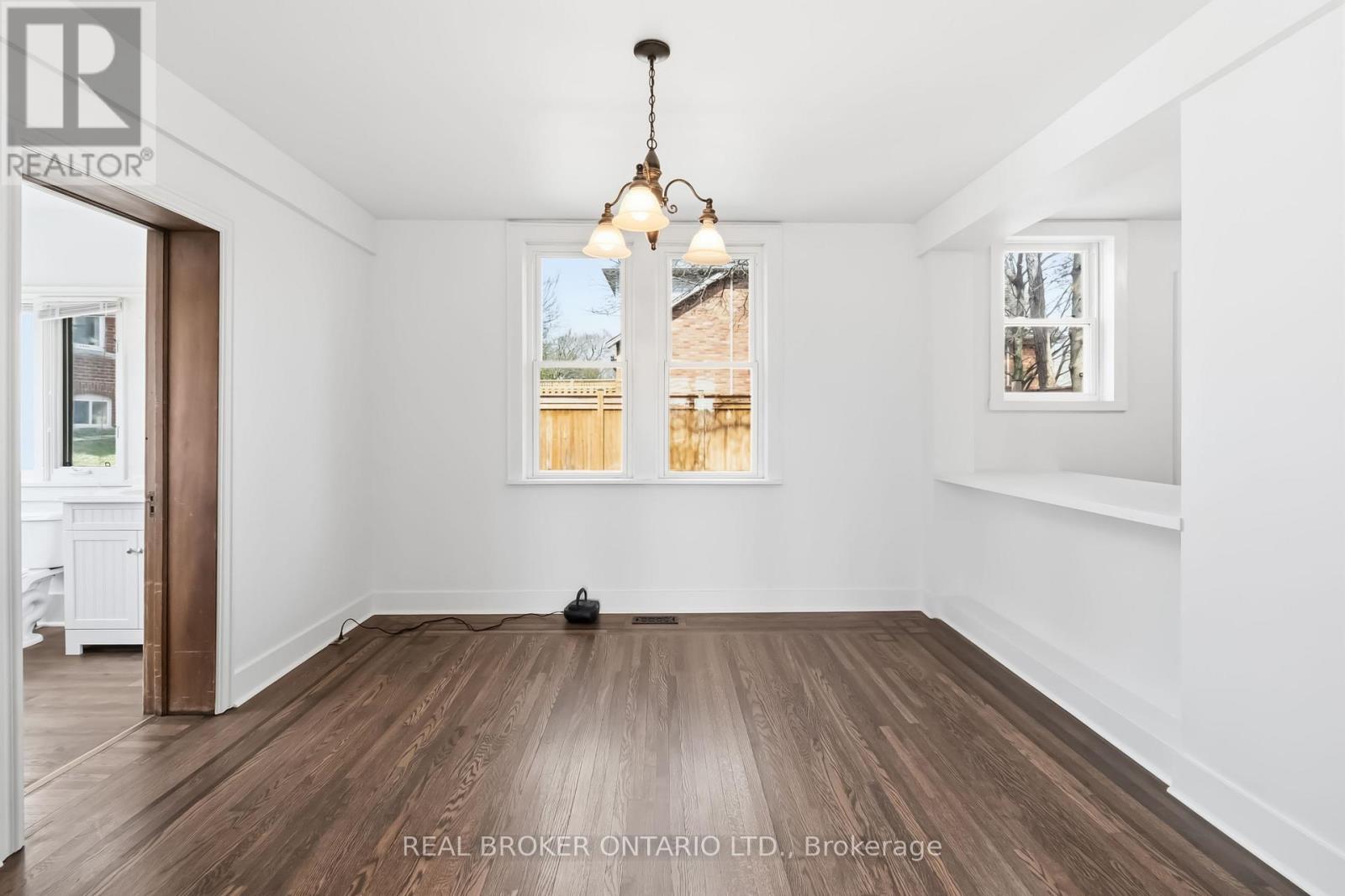 Main Level - 295 Plains Road W, Burlington, Ontario  L7T 1G1 - Photo 5 - W13020566