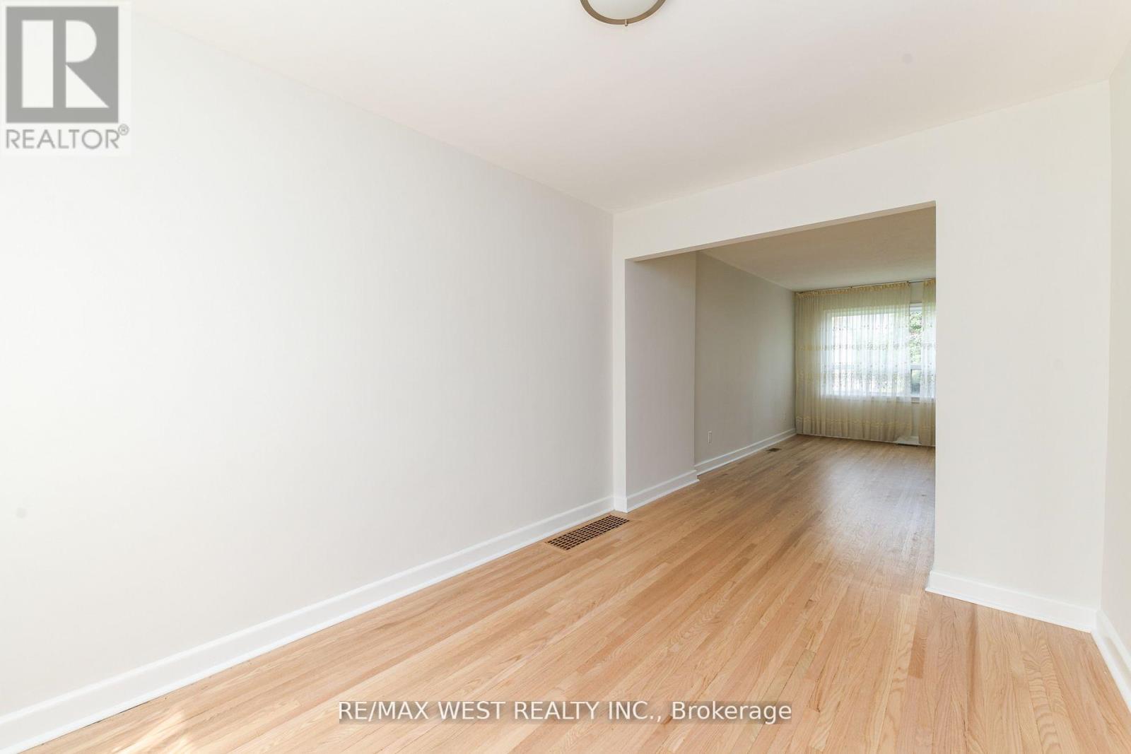 83 East Drive, Toronto, Ontario  M6N 2N8 - Photo 10 - W13020700