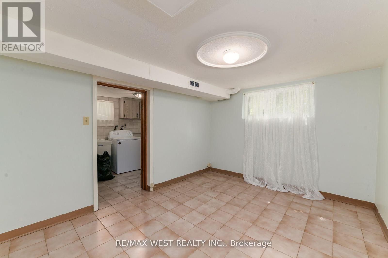 83 East Drive, Toronto, Ontario  M6N 2N8 - Photo 32 - W13020700