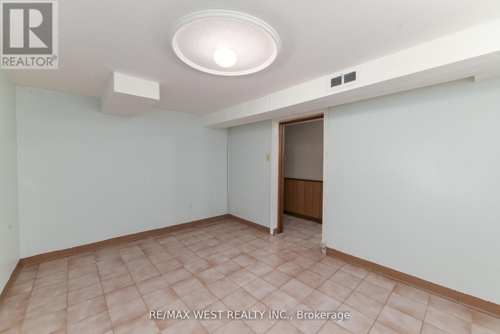 83 East Drive, Toronto, Ontario  M6N 2N8 - Photo 33 - W13020700