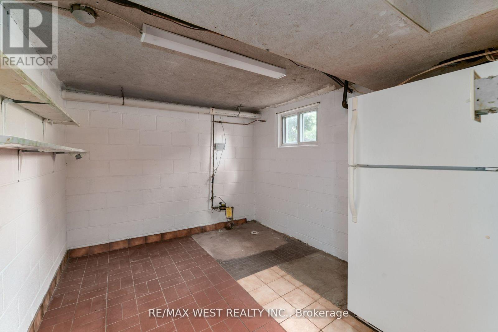 83 East Drive, Toronto, Ontario  M6N 2N8 - Photo 34 - W13020700