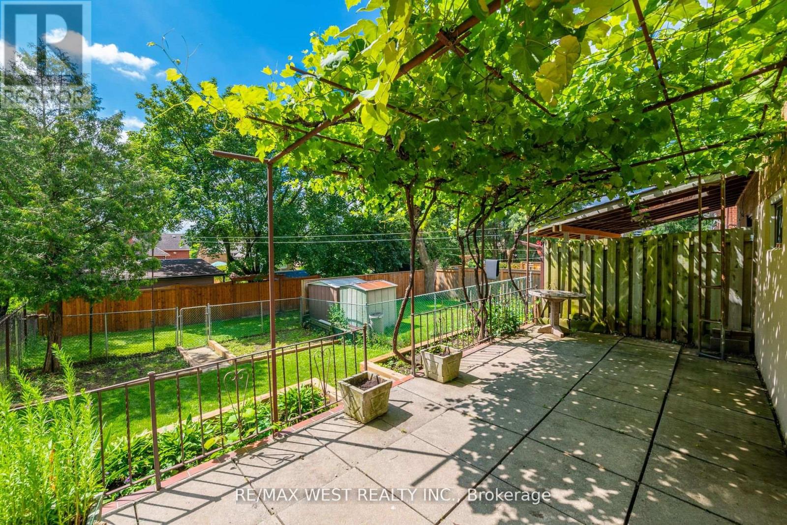 83 East Drive, Toronto, Ontario  M6N 2N8 - Photo 36 - W13020700