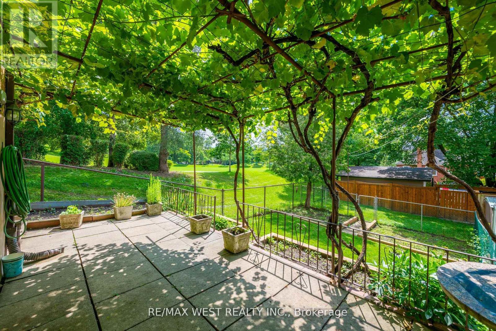 83 East Drive, Toronto, Ontario  M6N 2N8 - Photo 37 - W13020700