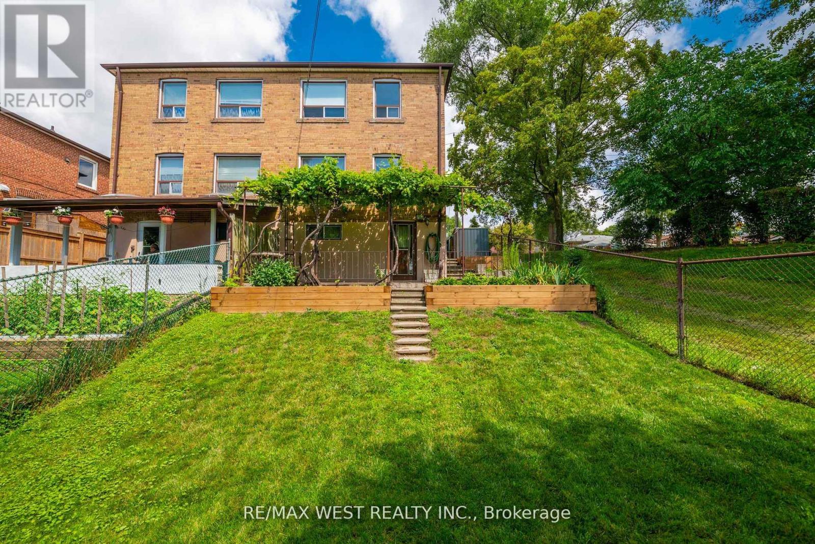 83 East Drive, Toronto, Ontario  M6N 2N8 - Photo 38 - W13020700