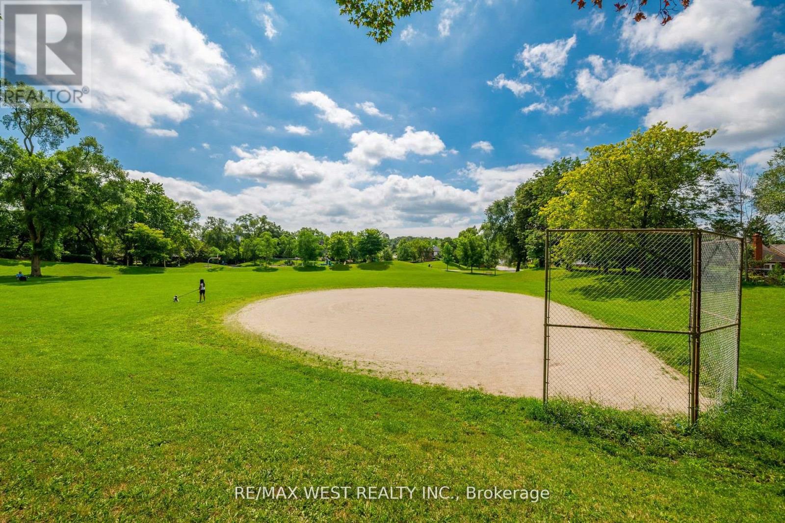 83 East Drive, Toronto, Ontario  M6N 2N8 - Photo 40 - W13020700