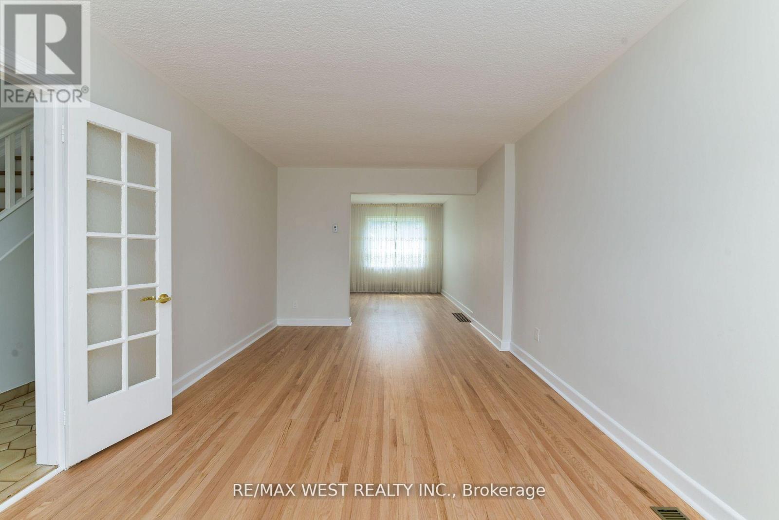 83 East Drive, Toronto, Ontario  M6N 2N8 - Photo 5 - W13020700