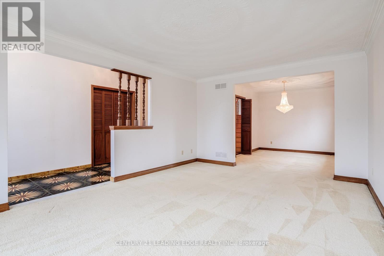 704 Hillman Crescent, Mississauga (Applewood), Ontario  L4Y 2J2 - Photo 4 - W13020718