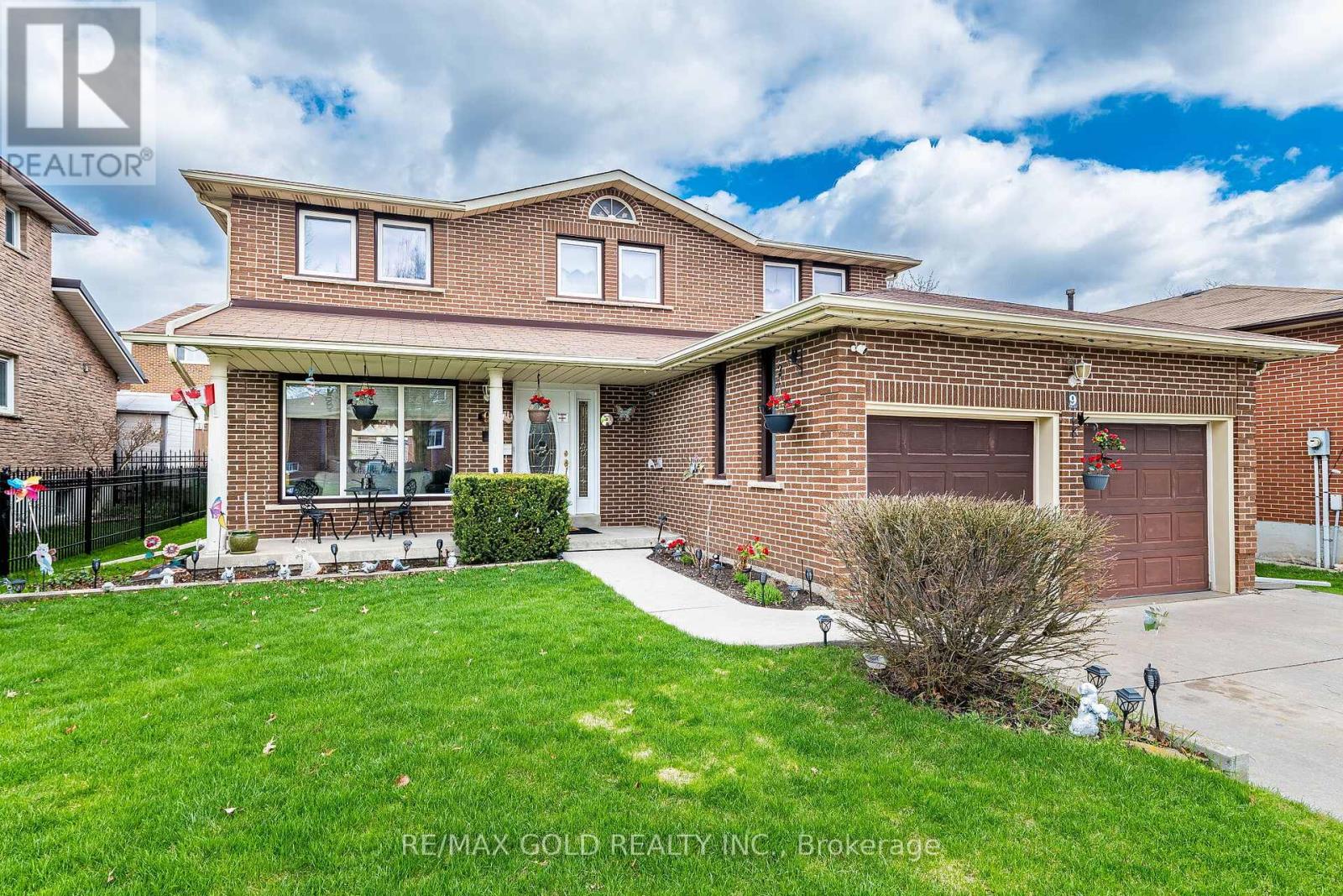 9 Princeton Terrace, Brampton, Ontario  L6S 3S4 - Photo 2 - W13020720