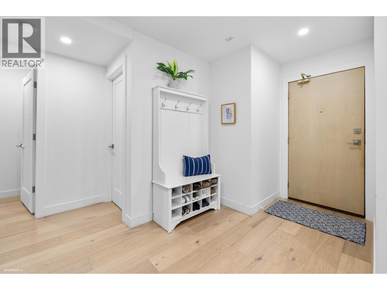 102a 1220 Quayside Drive, New Westminster, British Columbia  V3M 6H1 - Photo 2 - R3113089