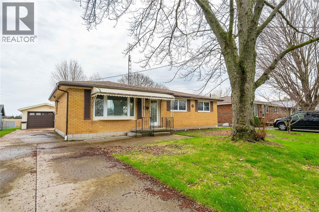 28 Highland Drive, Wallaceburg, Ontario  N8A 2K4 - Photo 2 - 26007543
