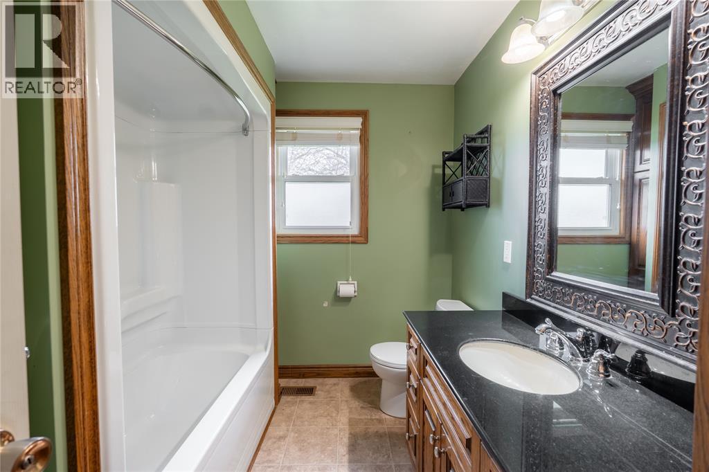 28 Highland Drive, Wallaceburg, Ontario  N8A 2K4 - Photo 10 - 26007543
