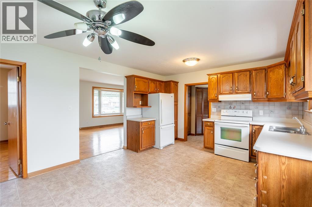 28 Highland Drive, Wallaceburg, Ontario  N8A 2K4 - Photo 8 - 26007543