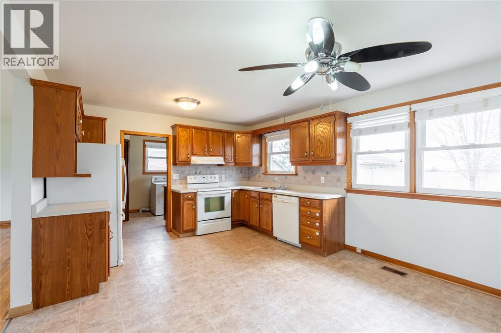 28 Highland Drive, Wallaceburg, Ontario  N8A 2K4 - Photo 7 - 26007543