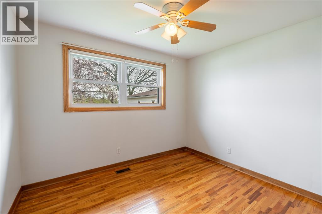 28 Highland Drive, Wallaceburg, Ontario  N8A 2K4 - Photo 11 - 26007543