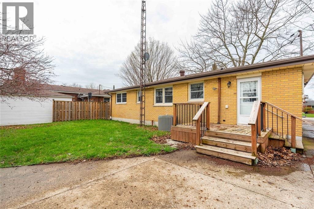 28 Highland Drive, Wallaceburg, Ontario  N8A 2K4 - Photo 18 - 26007543