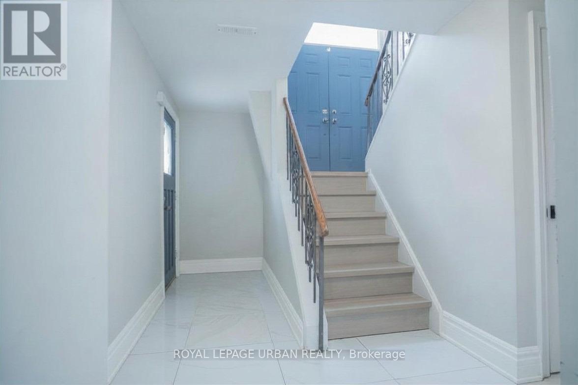 9 Page Avenue, Toronto, Ontario  M2K 2B3 - Photo 24 - C13000394