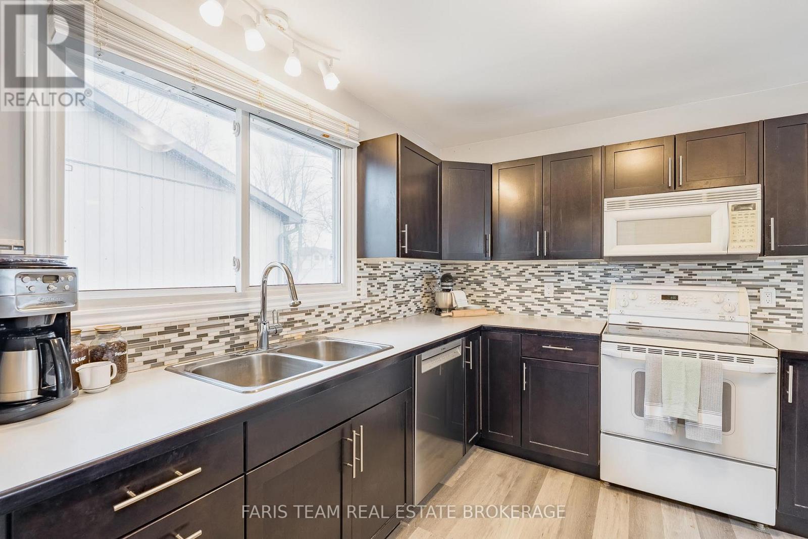 1120 Lindy Lane, Innisfil, Ontario  L0L 1R0 - Photo 7 - N13012064