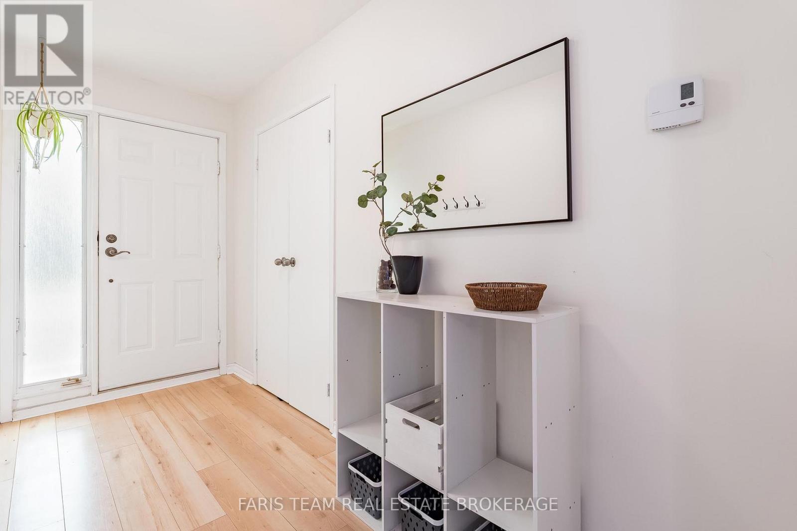 1120 Lindy Lane, Innisfil, Ontario  L0L 1R0 - Photo 4 - N13012064