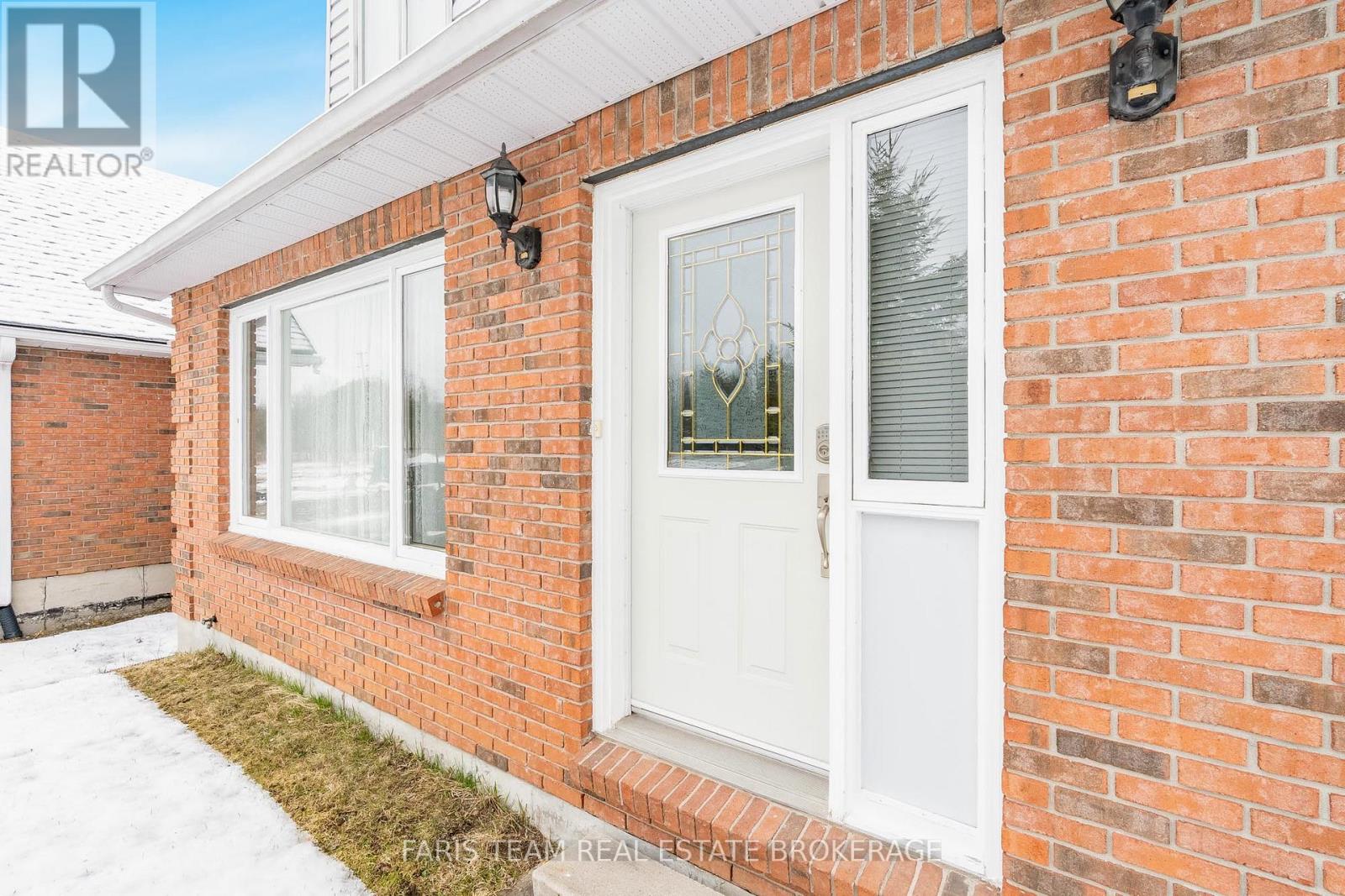 2104 Newton Street, Tay, Ontario  L0K 2A0 - Photo 4 - S12990496