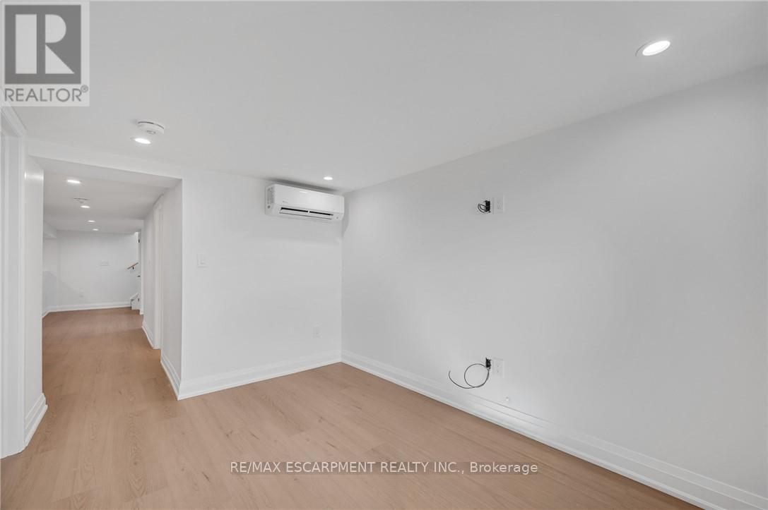 1339 Augustine Drive, Burlington, Ontario  L7P 2M9 - Photo 16 - W13019210