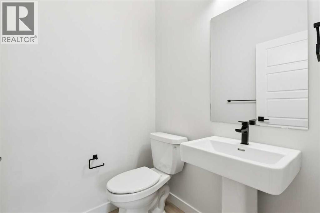 57 Southborough Square, Cochrane, Alberta  T4C 3J7 - Photo 20 - A2293227