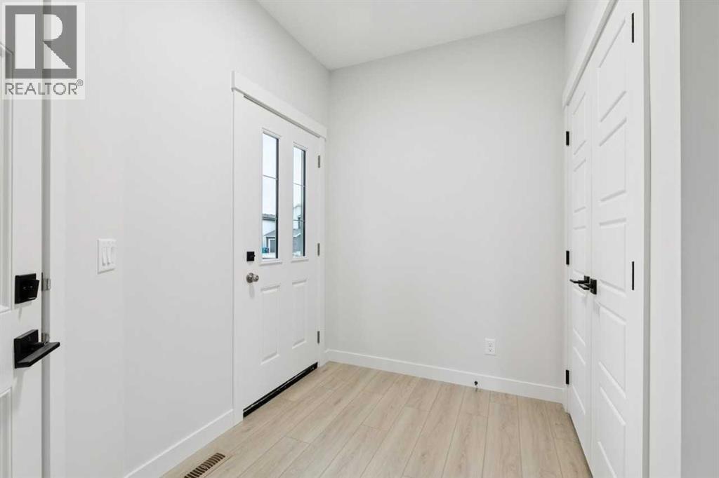 57 Southborough Square, Cochrane, Alberta  T4C 3J7 - Photo 3 - A2293227