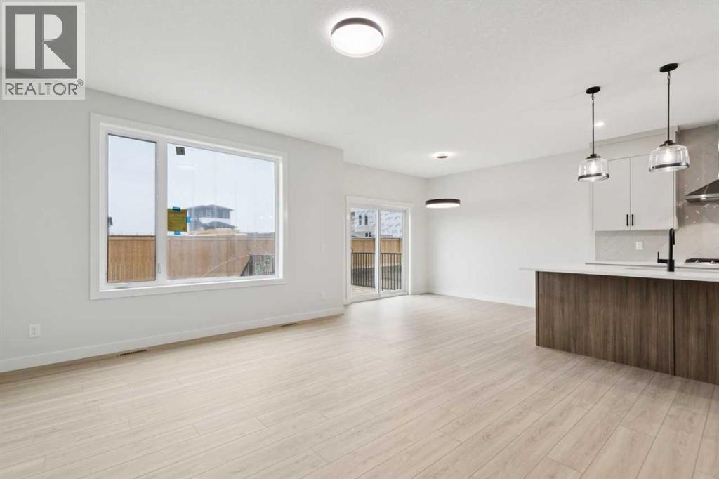 57 Southborough Square, Cochrane, Alberta  T4C 3J7 - Photo 15 - A2293227