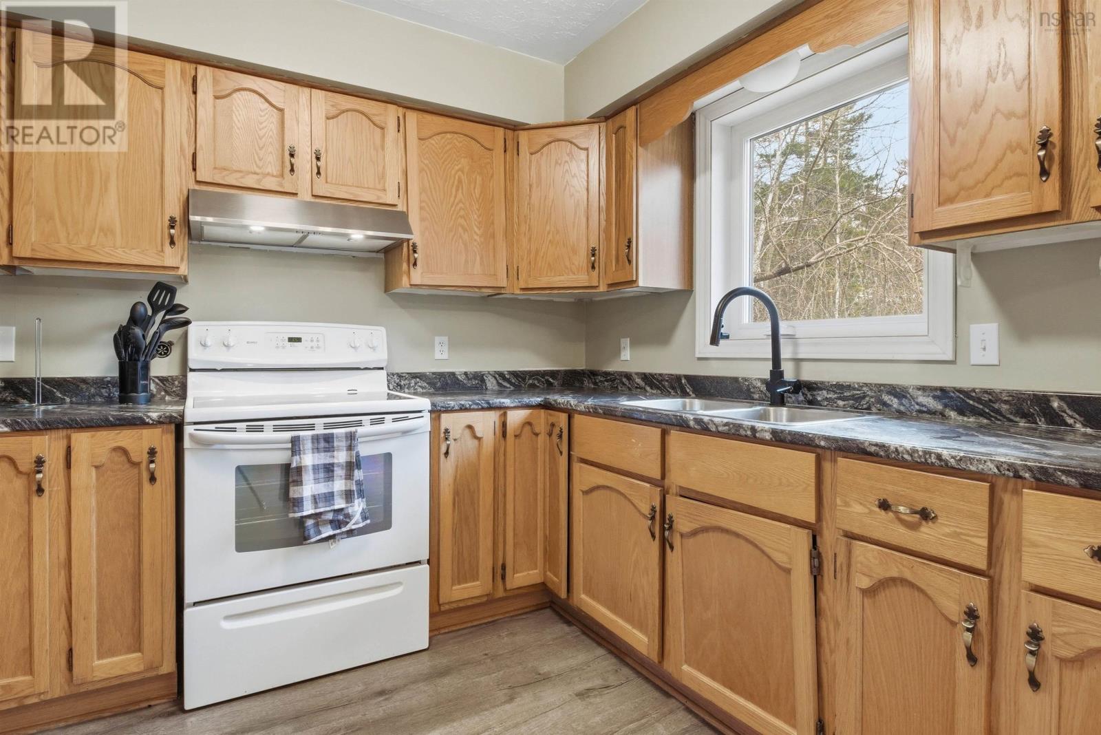 10 Hescott Street, Elmsdale, Nova Scotia  B2S 1L6 - Photo 15 - 202608010