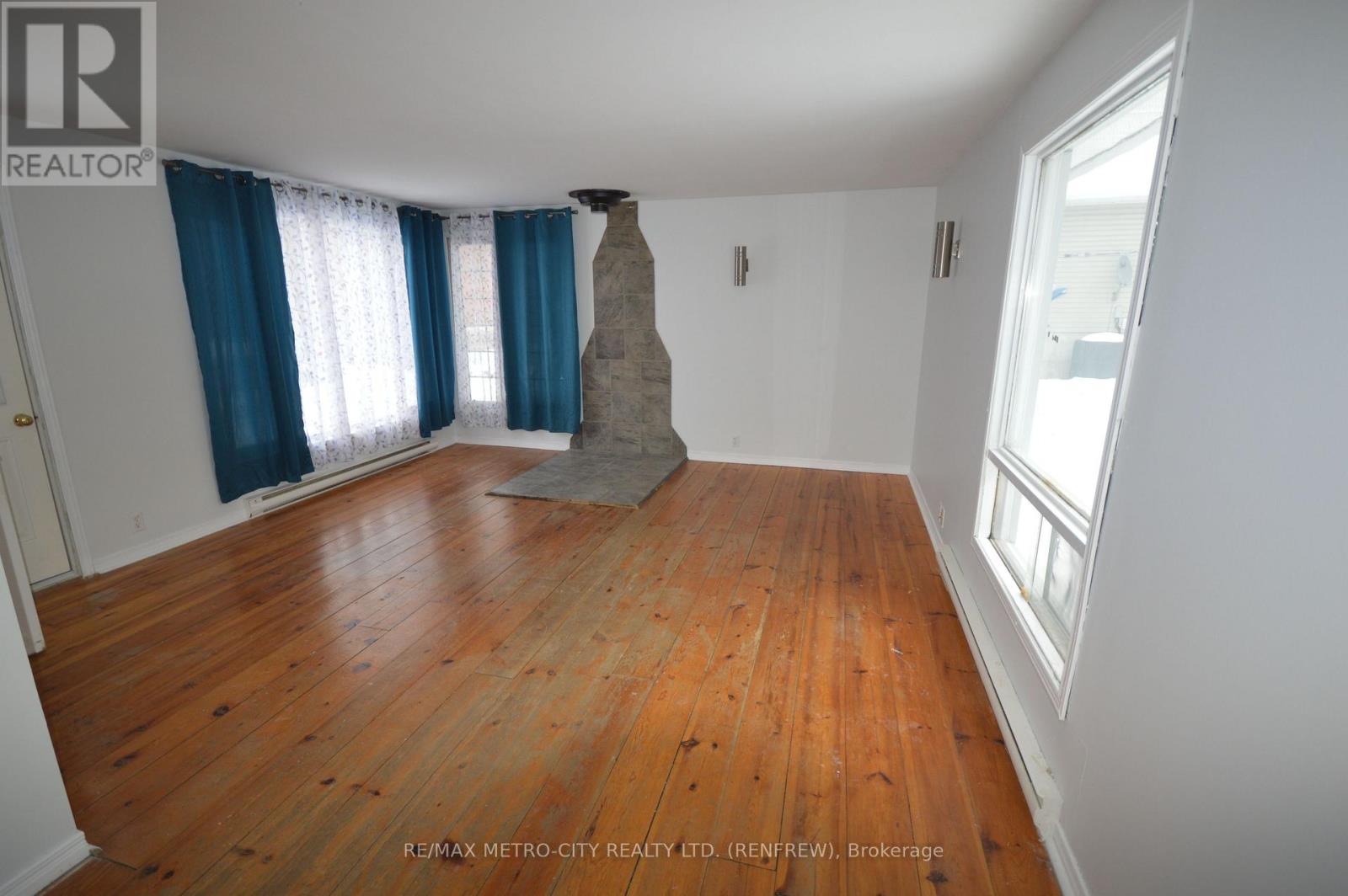 235 Renfrew Avenue W, Renfrew, Ontario  K7V 2Y7 - Photo 4 - X13020858