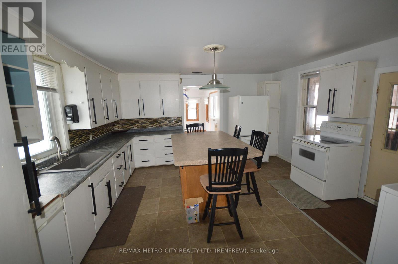 235 Renfrew Avenue W, Renfrew, Ontario  K7V 2Y7 - Photo 5 - X13020858