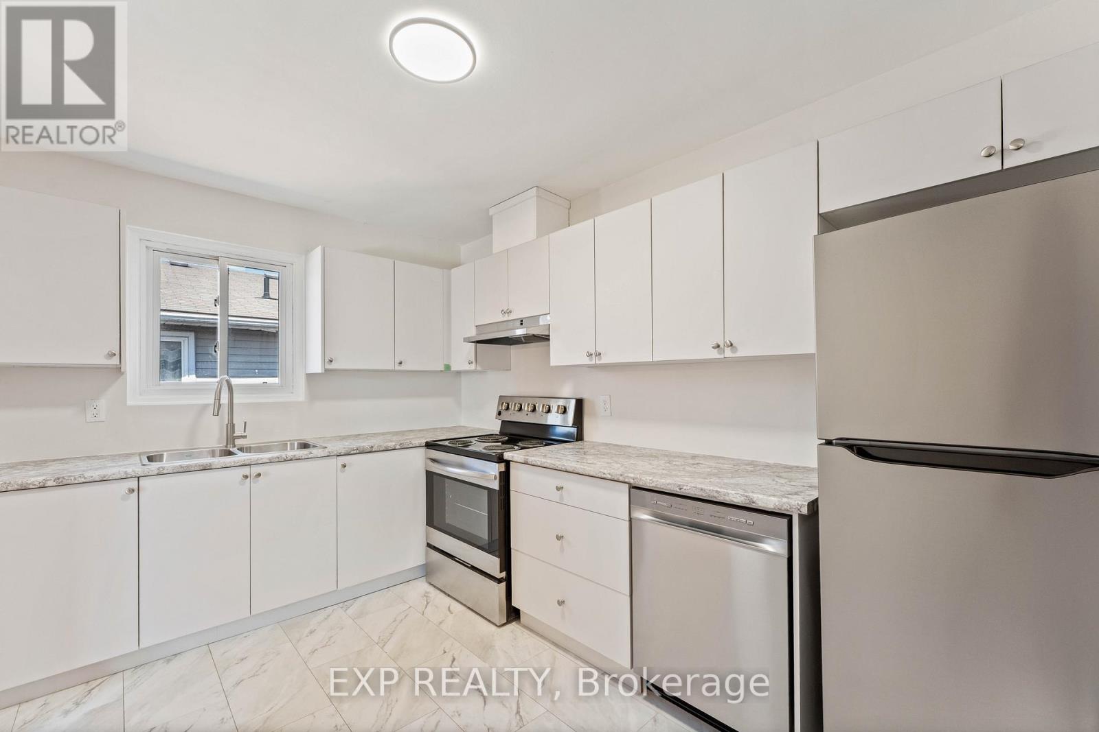 12 KING'S COURT, Orillia, Ontario