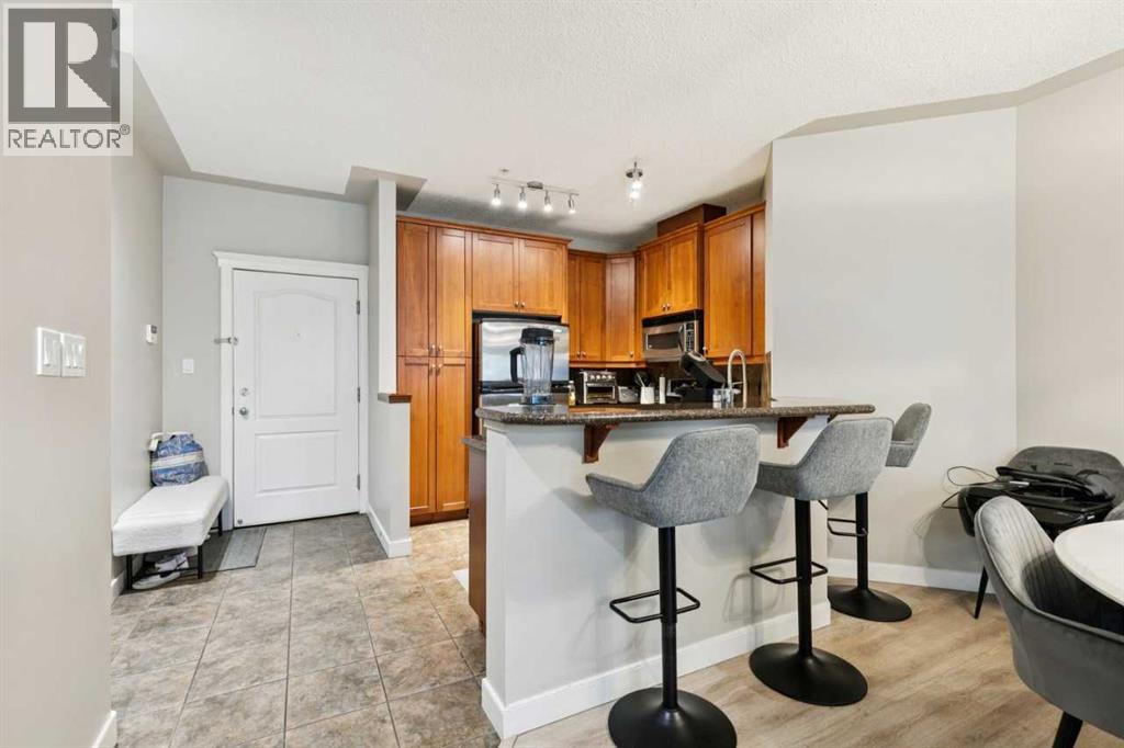 211, 10 Discovery Ridge Close SW, Calgary, Alberta  T3H 5X3 - Photo 4 - A2294826