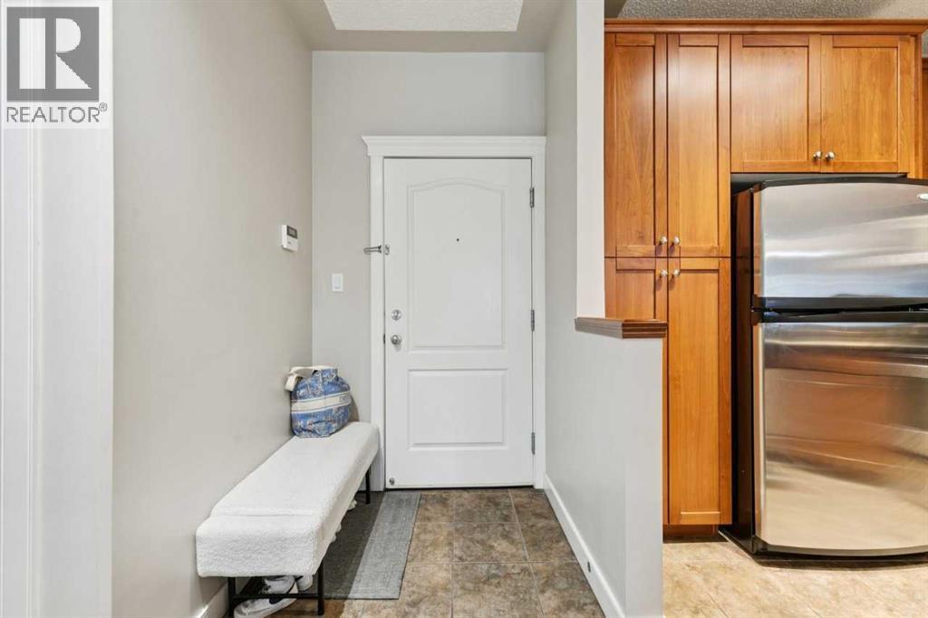 211, 10 Discovery Ridge Close SW, Calgary, Alberta  T3H 5X3 - Photo 2 - A2294826