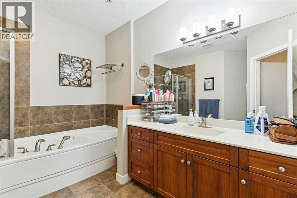 211, 10 Discovery Ridge Close SW, Calgary, Alberta  T3H 5X3 - Photo 13 - A2294826