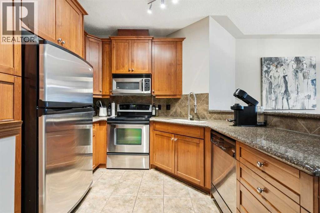 211, 10 Discovery Ridge Close SW, Calgary, Alberta  T3H 5X3 - Photo 3 - A2294826