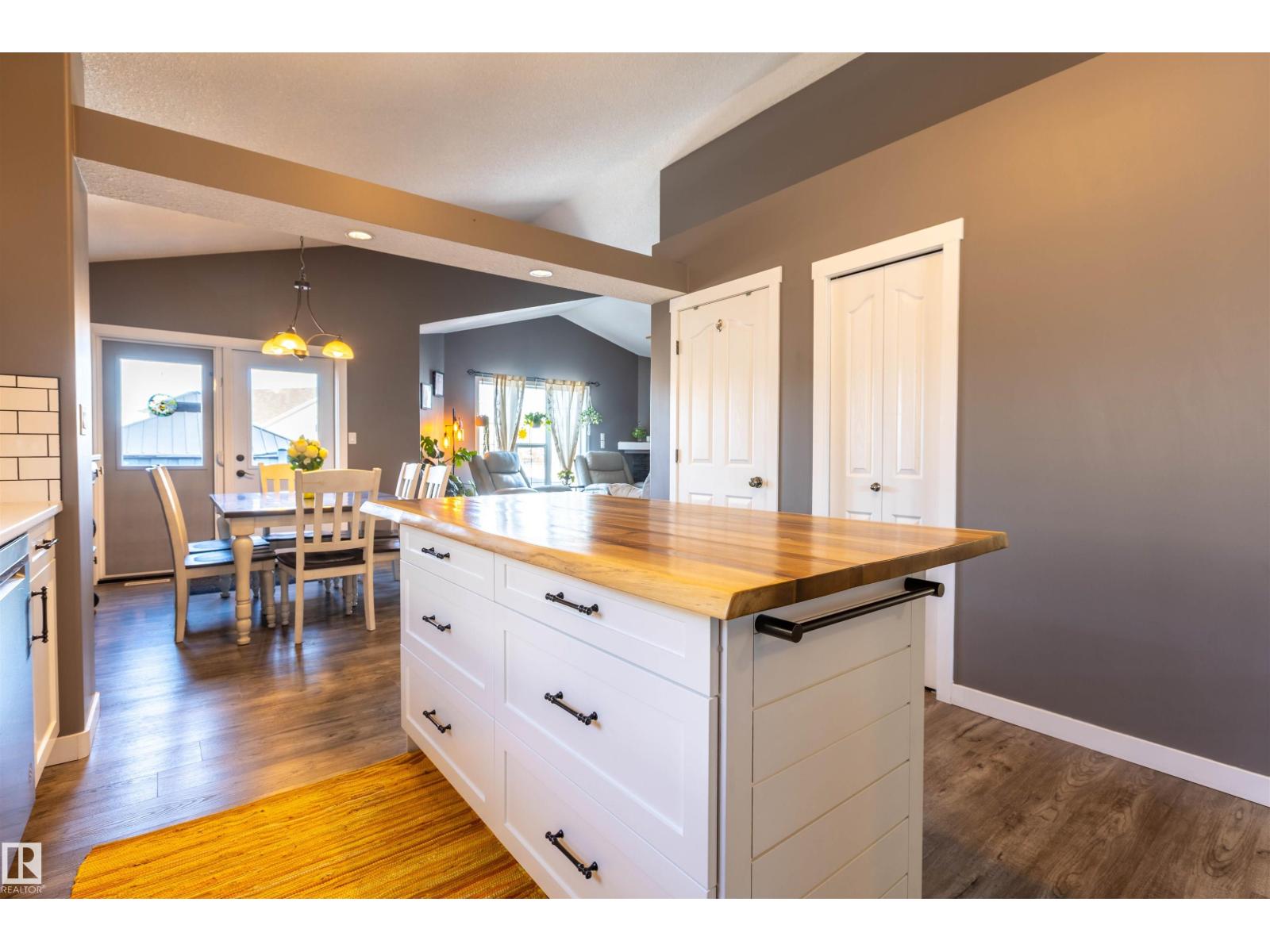 9719 87 St, Morinville, Alberta  T8R 1V2 - Photo 7 - E4483228