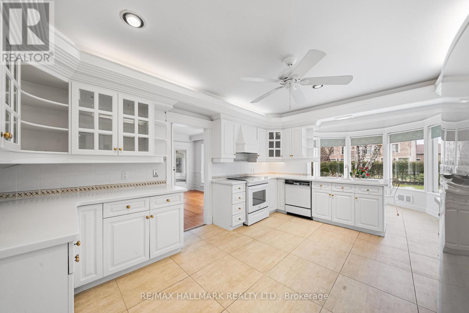 154 Valley Road, Toronto, Ontario  M2L 1G4 - Photo 14 - C13020732